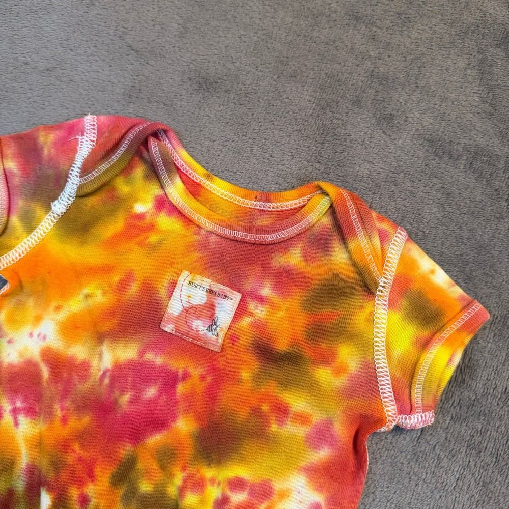Burts Bees Baby Tie Dye Bodysuit Kids 0-3 Months Multicolor Organic Cotton